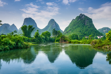 李亚的介绍